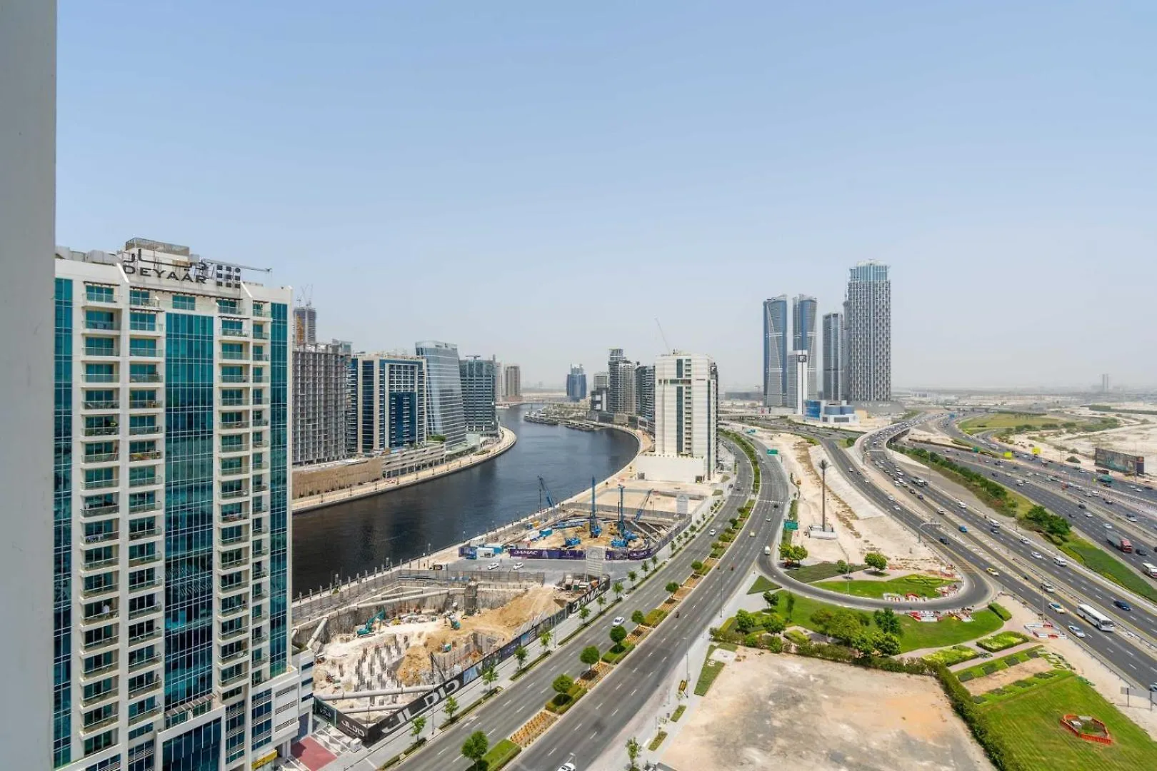 Guestready - Spectacular Retreat At Bayz Tower Apartment Dubai